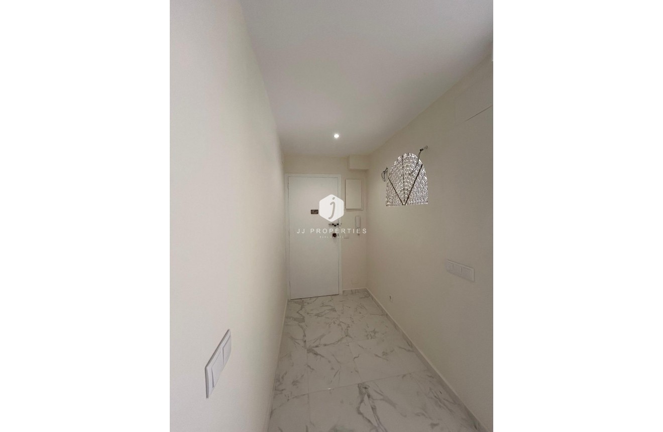 Tweedehands - Appartement / flat -
Torrevieja - Centro