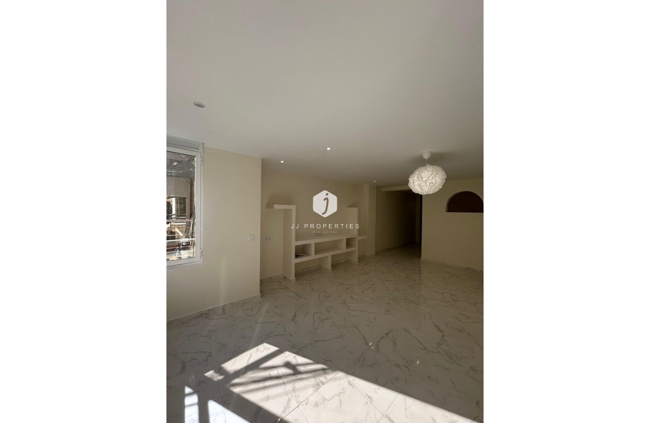 Tweedehands - Appartement / flat -
Torrevieja - Centro