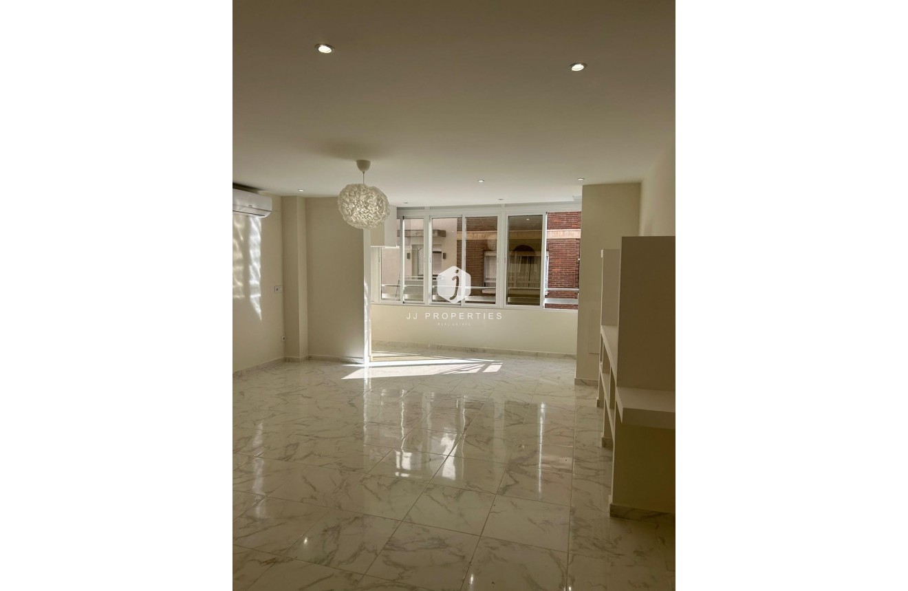 Tweedehands - Appartement / flat -
Torrevieja - Centro