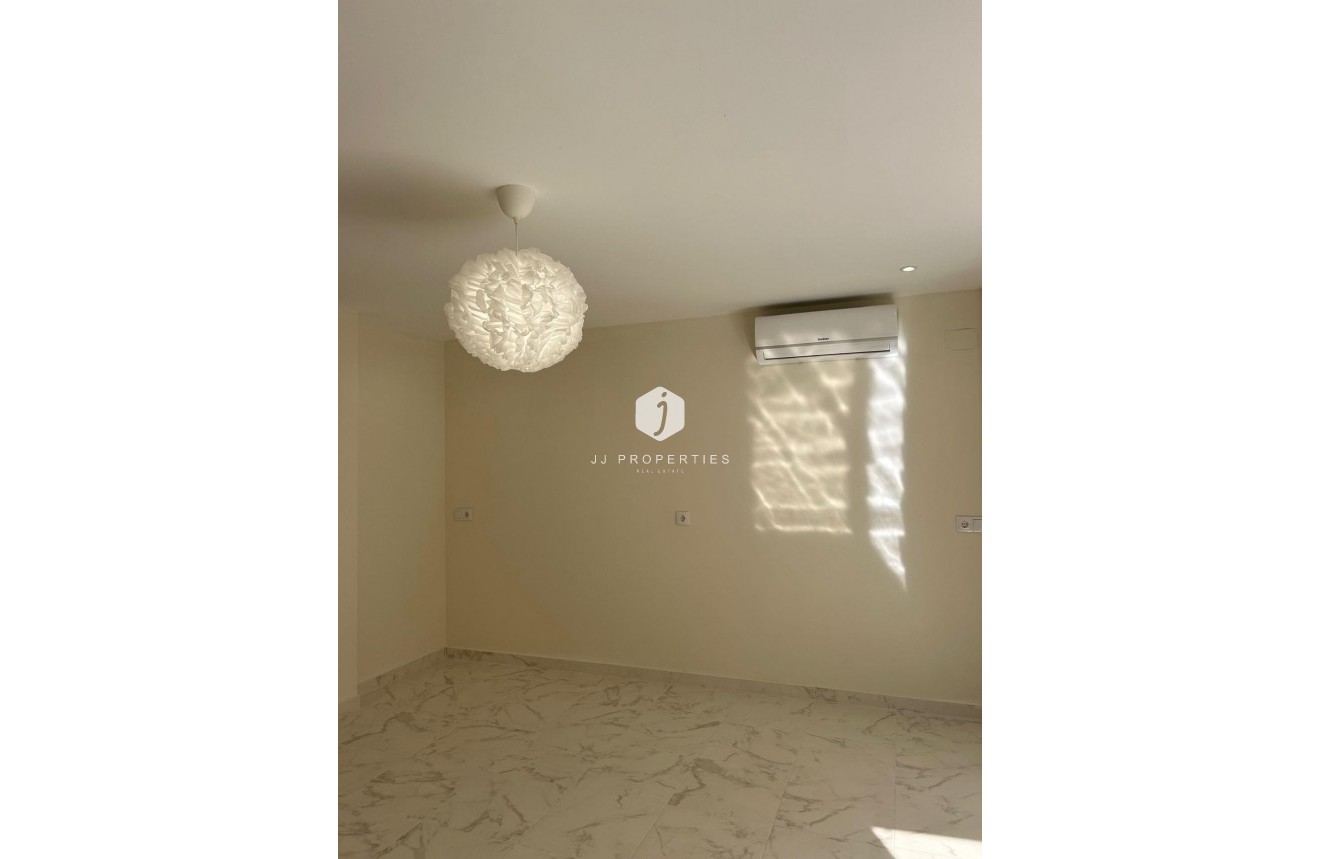 Tweedehands - Appartement / flat -
Torrevieja - Centro