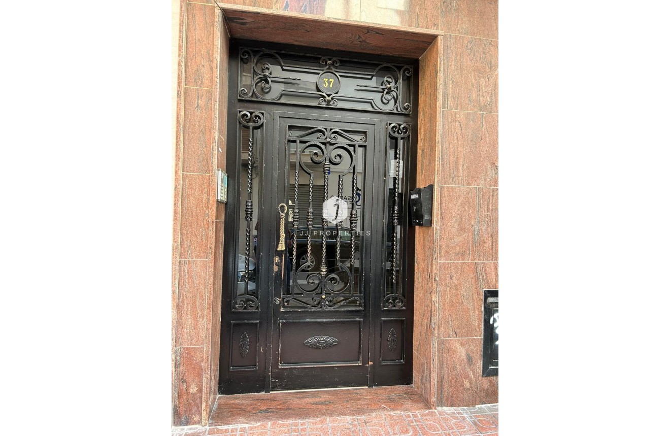 Tweedehands - Appartement / flat -
Torrevieja - Centro