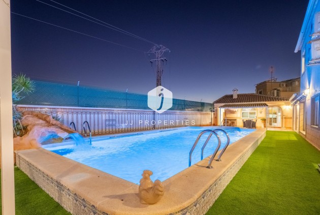 Tweedehands - Villa -
Torrevieja - El chaparral