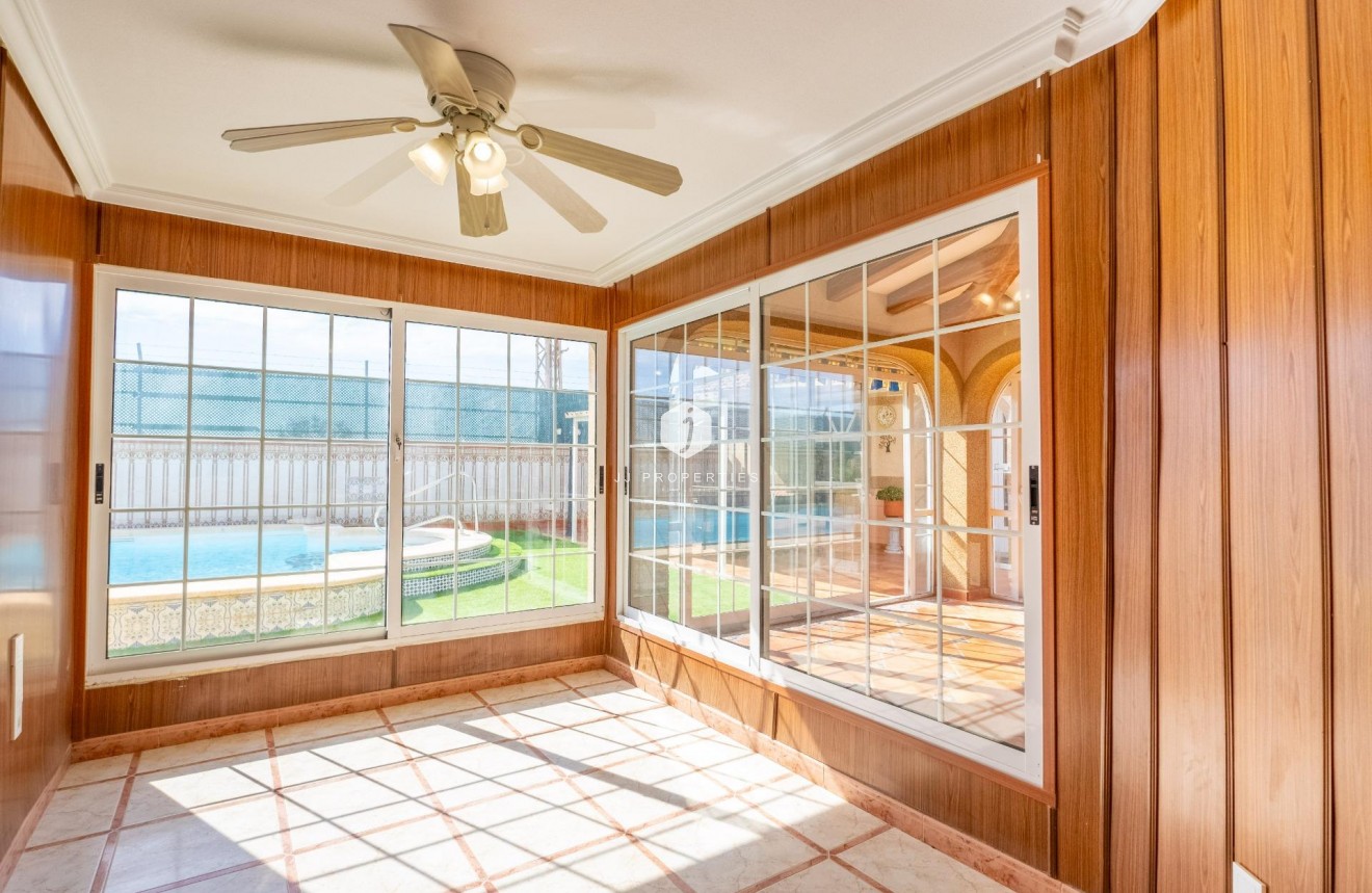 Tweedehands - Villa -
Torrevieja - El chaparral