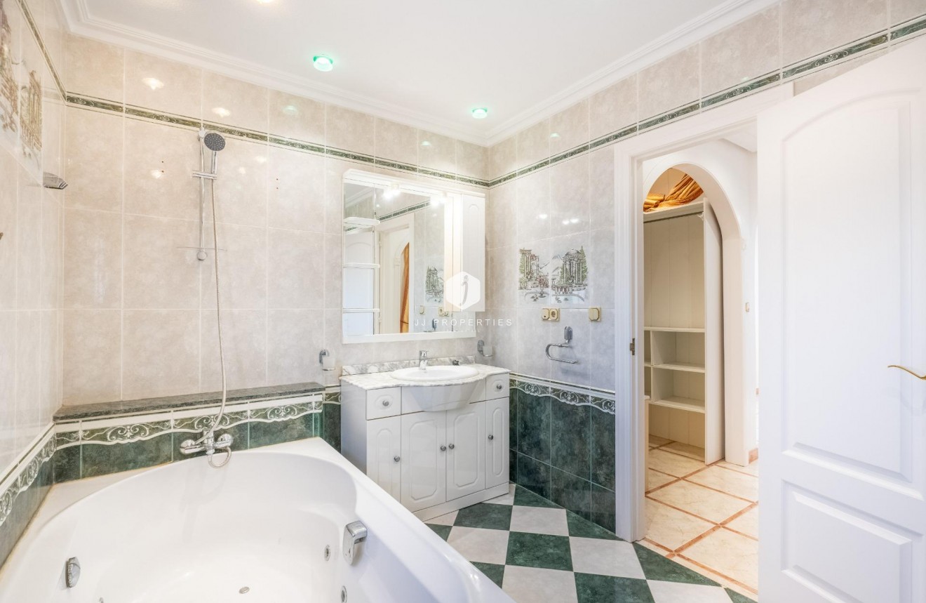 Tweedehands - Villa -
Torrevieja - El chaparral