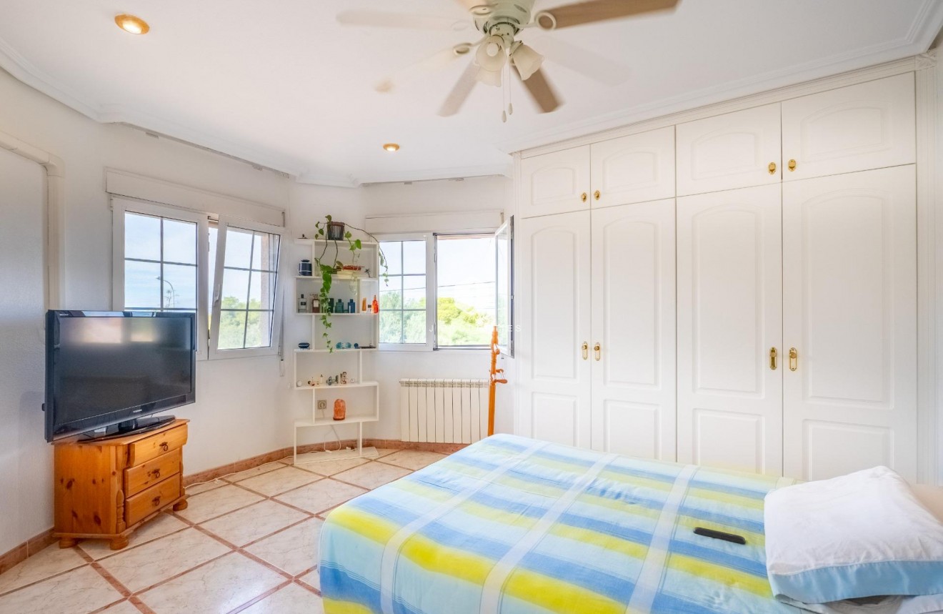 Tweedehands - Villa -
Torrevieja - El chaparral