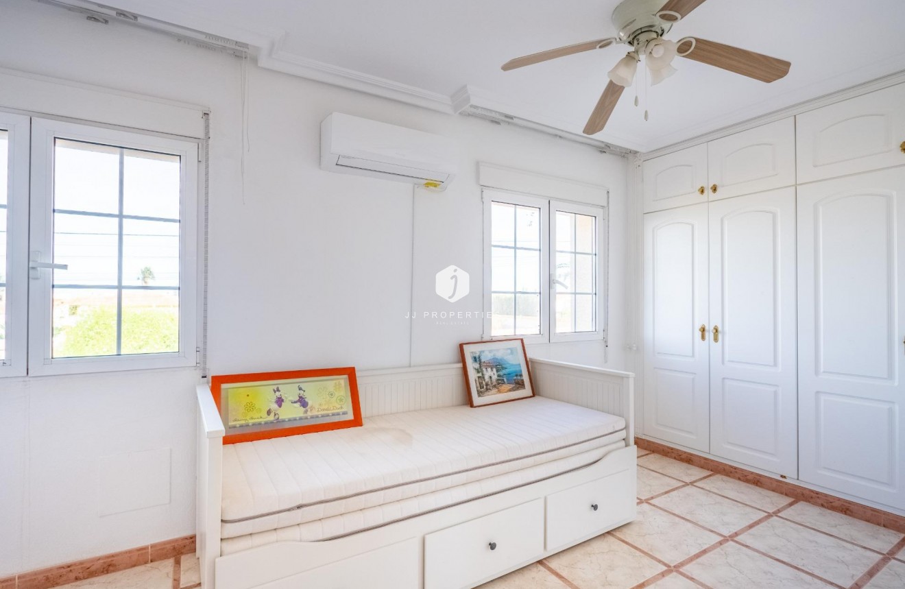 Tweedehands - Villa -
Torrevieja - El chaparral