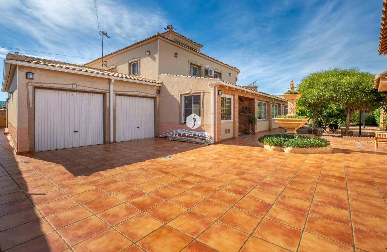 Tweedehands - Villa -
Torrevieja - El chaparral