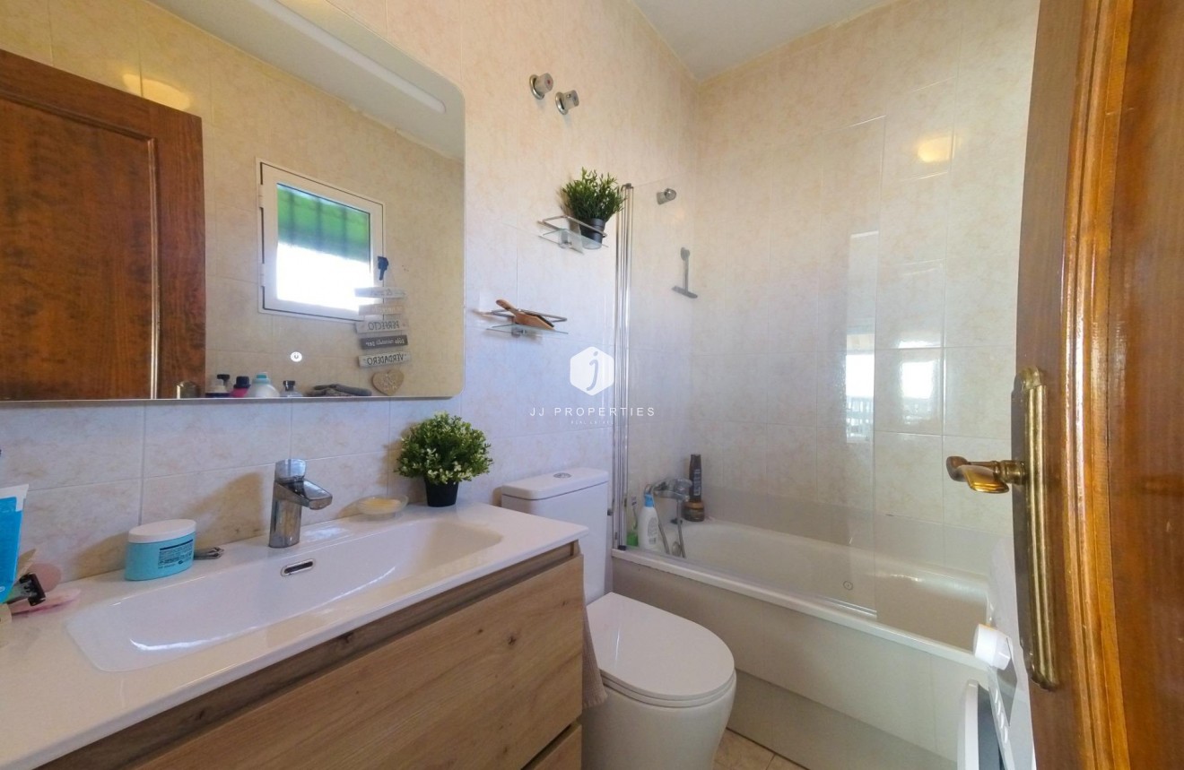 Tweedehands - Appartement / flat -
Torrevieja - La Mata