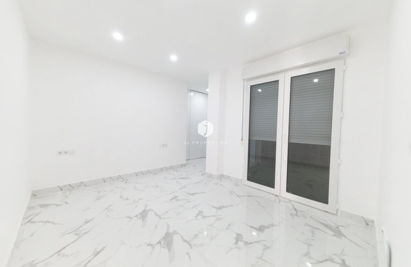 D'occasion - Appartement -
Torrevieja - Playa de los Naufragos