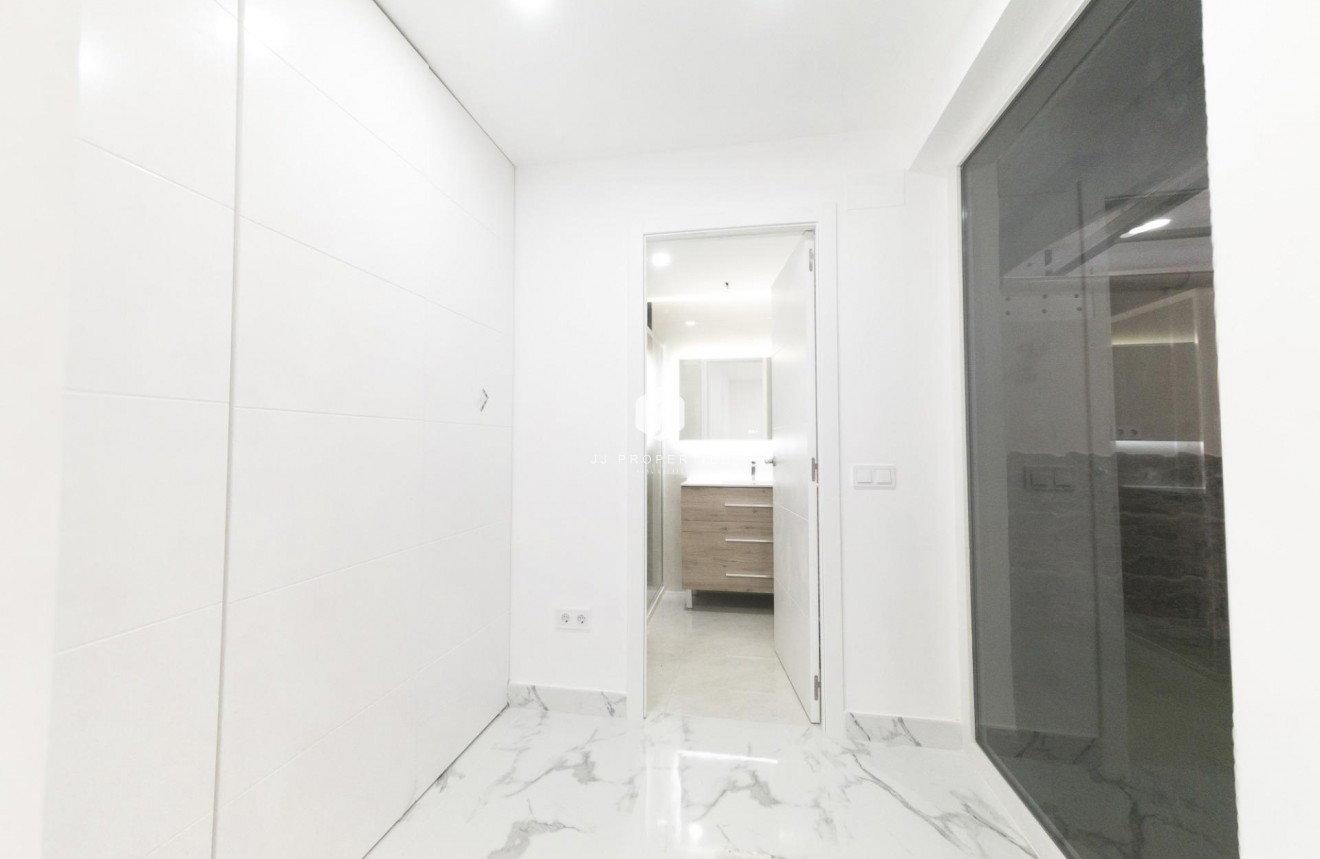 D'occasion - Appartement -
Torrevieja - Playa de los Naufragos