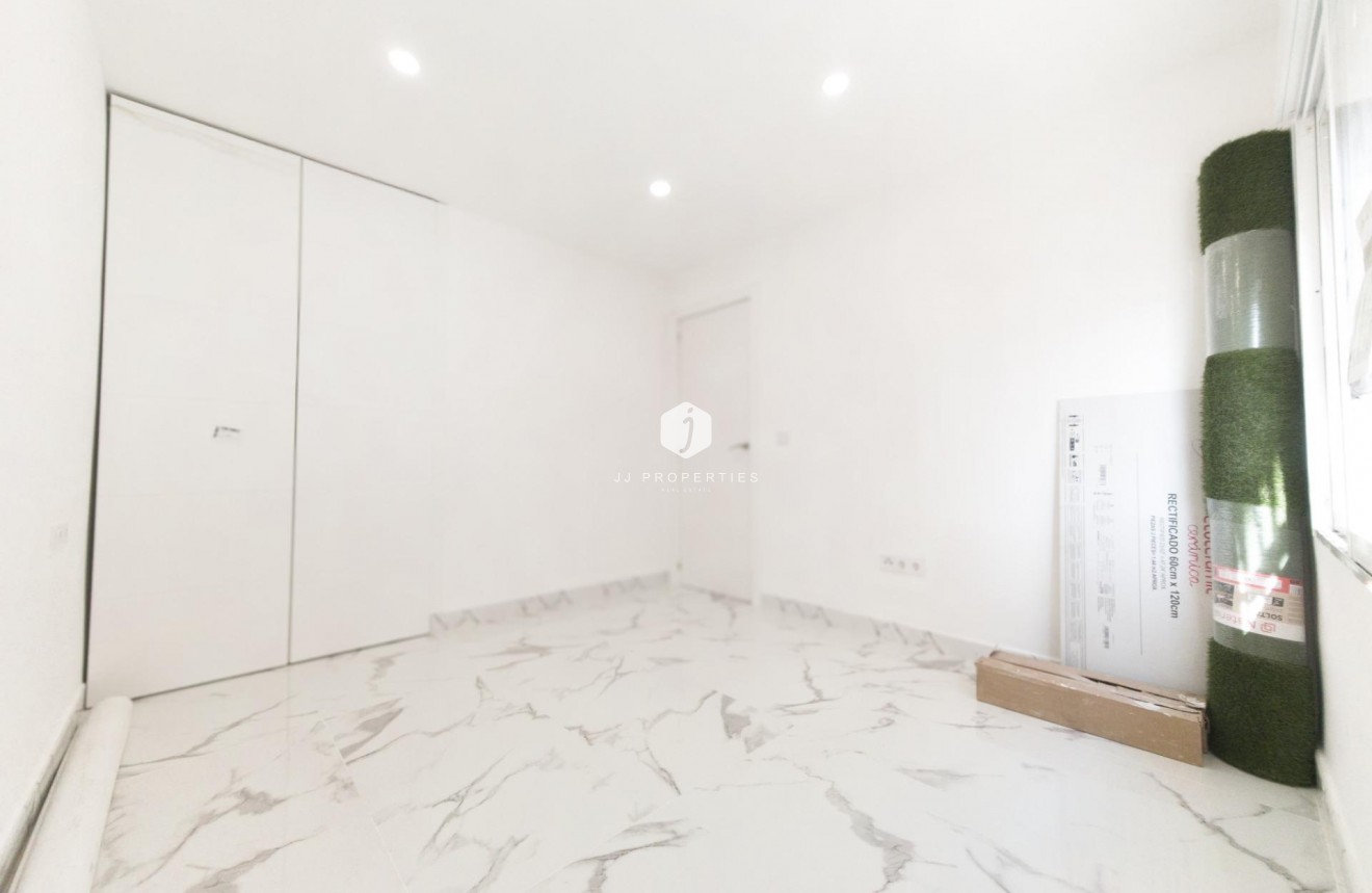 D'occasion - Appartement -
Torrevieja - Playa de los Naufragos