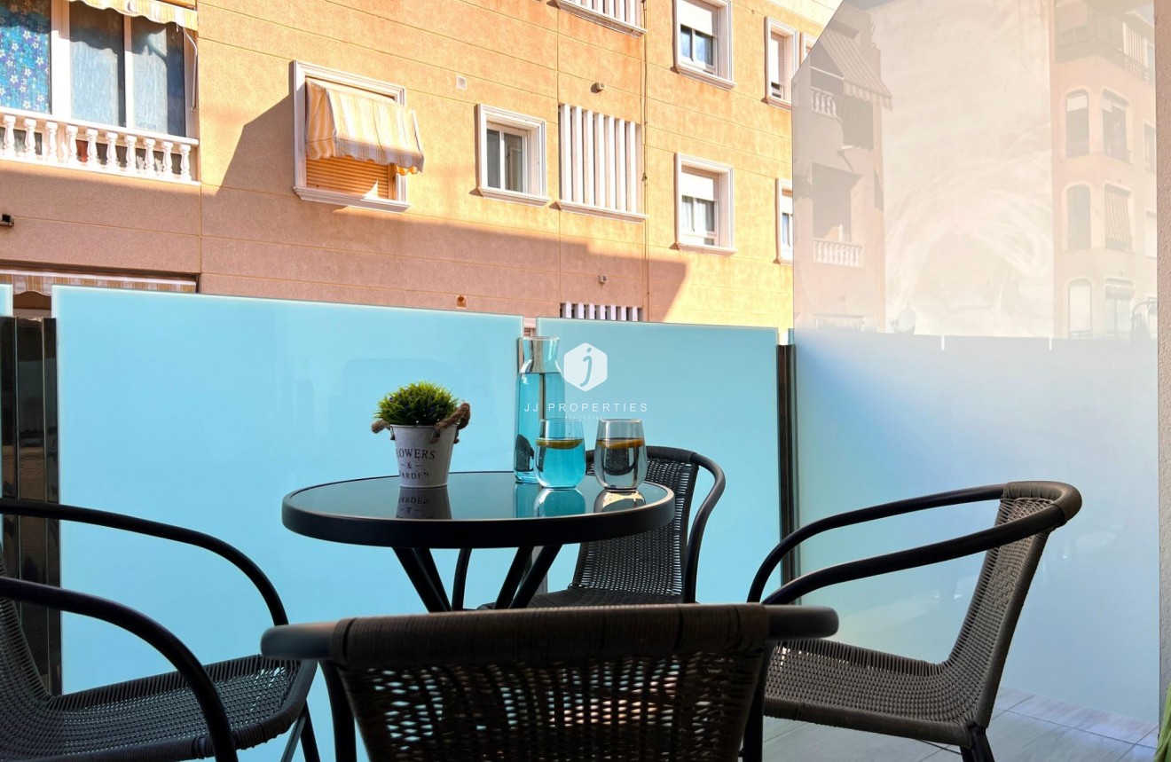 Tweedehands - Appartement / flat -
Torrevieja - Playa del Cura