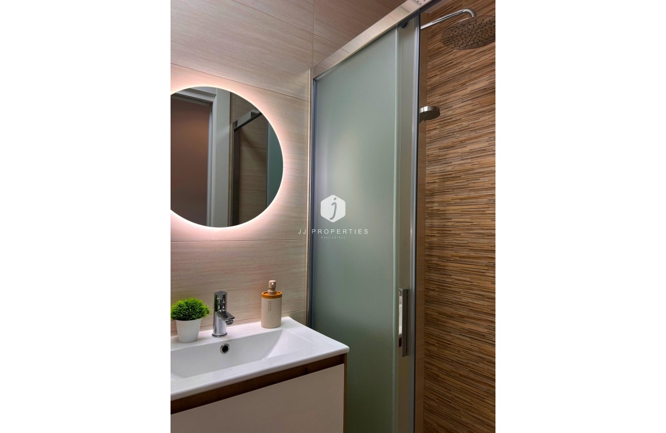 Tweedehands - Appartement / flat -
Torrevieja - Playa del Cura