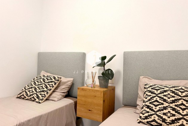 Tweedehands - Appartement / flat -
Torrevieja - Playa del Cura