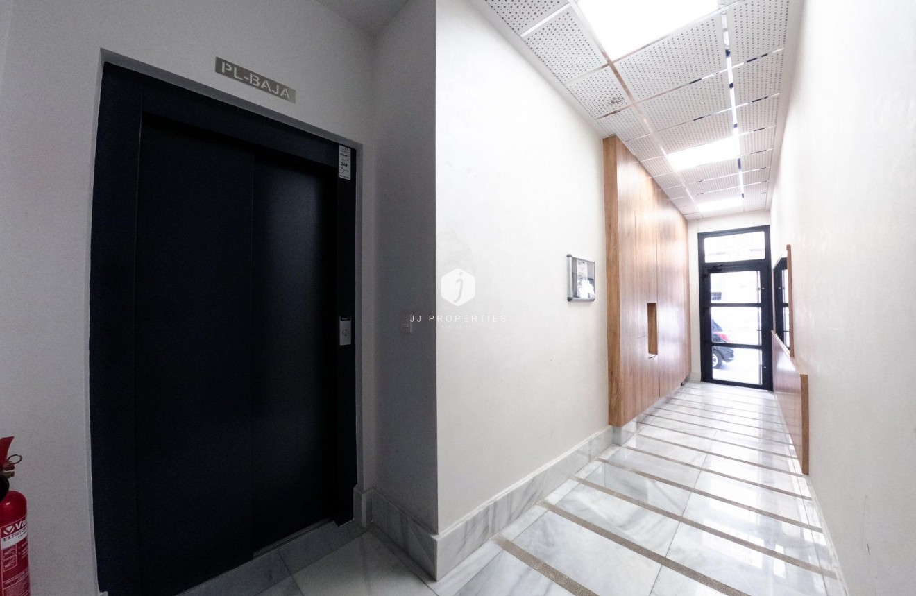 Tweedehands - Appartement / flat -
Torrevieja - Playa del Cura