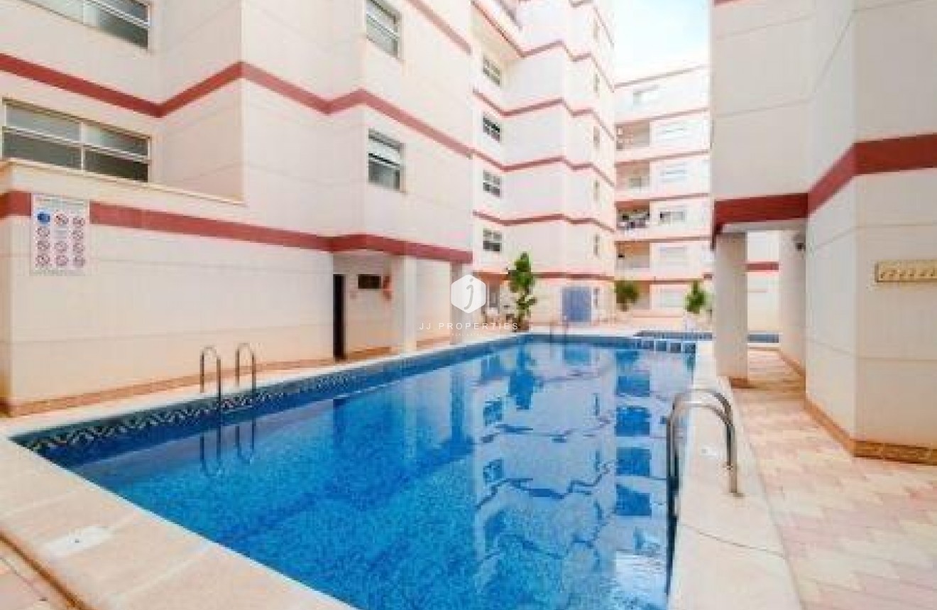 Segunda mano - Apartamento / piso -
Torrevieja - Centro