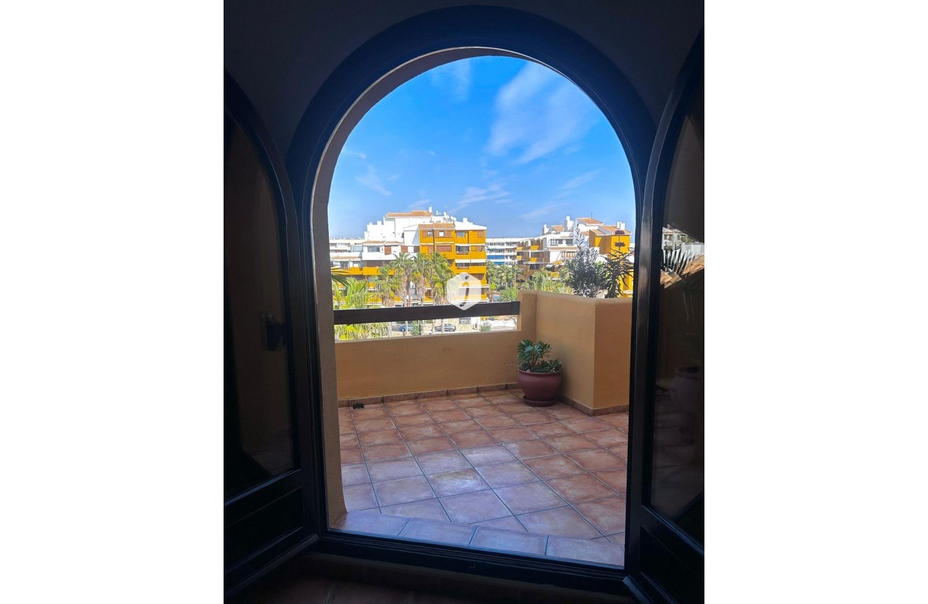 Tweedehands - Appartement / flat -
Torrevieja - Punta prima