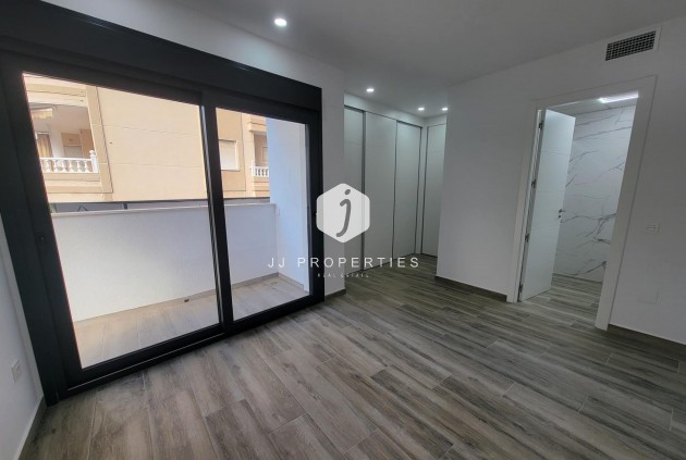 Tweedehands - Appartement / flat -
Torrevieja - Playa del Cura