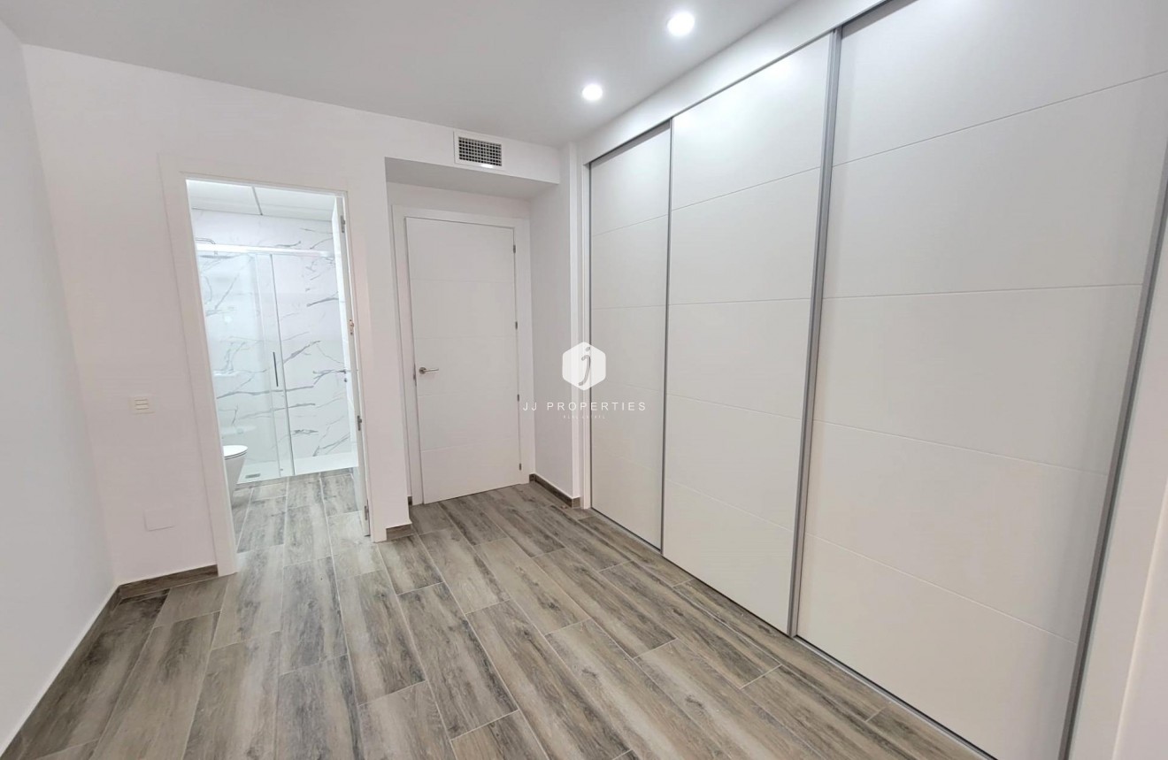 Tweedehands - Appartement / flat -
Torrevieja - Playa del Cura