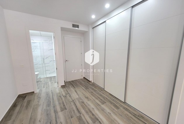 Tweedehands - Appartement / flat -
Torrevieja - Playa del Cura