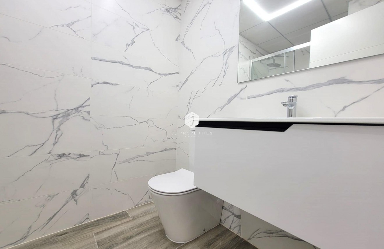 Tweedehands - Appartement / flat -
Torrevieja - Playa del Cura