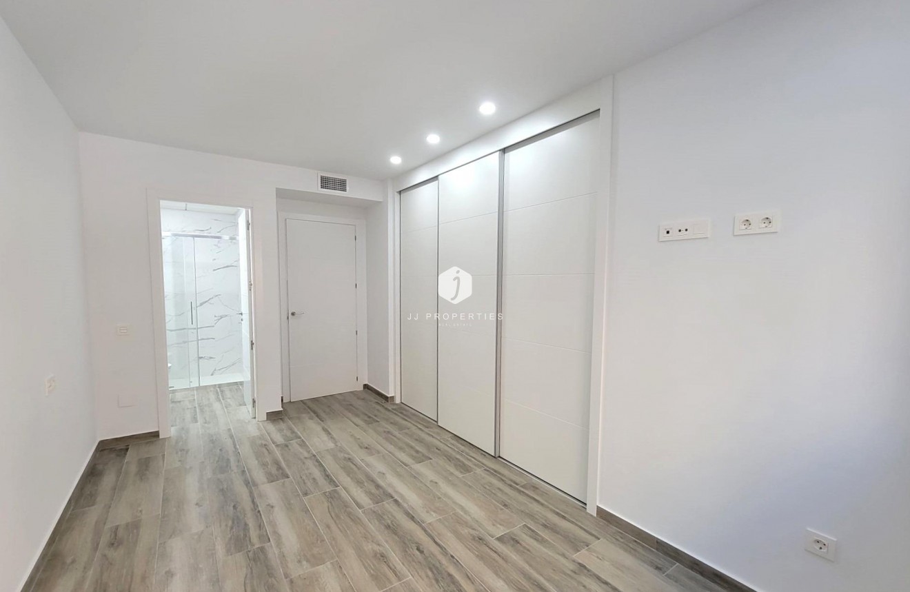 Tweedehands - Appartement / flat -
Torrevieja - Playa del Cura