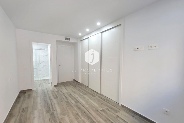 Tweedehands - Appartement / flat -
Torrevieja - Playa del Cura