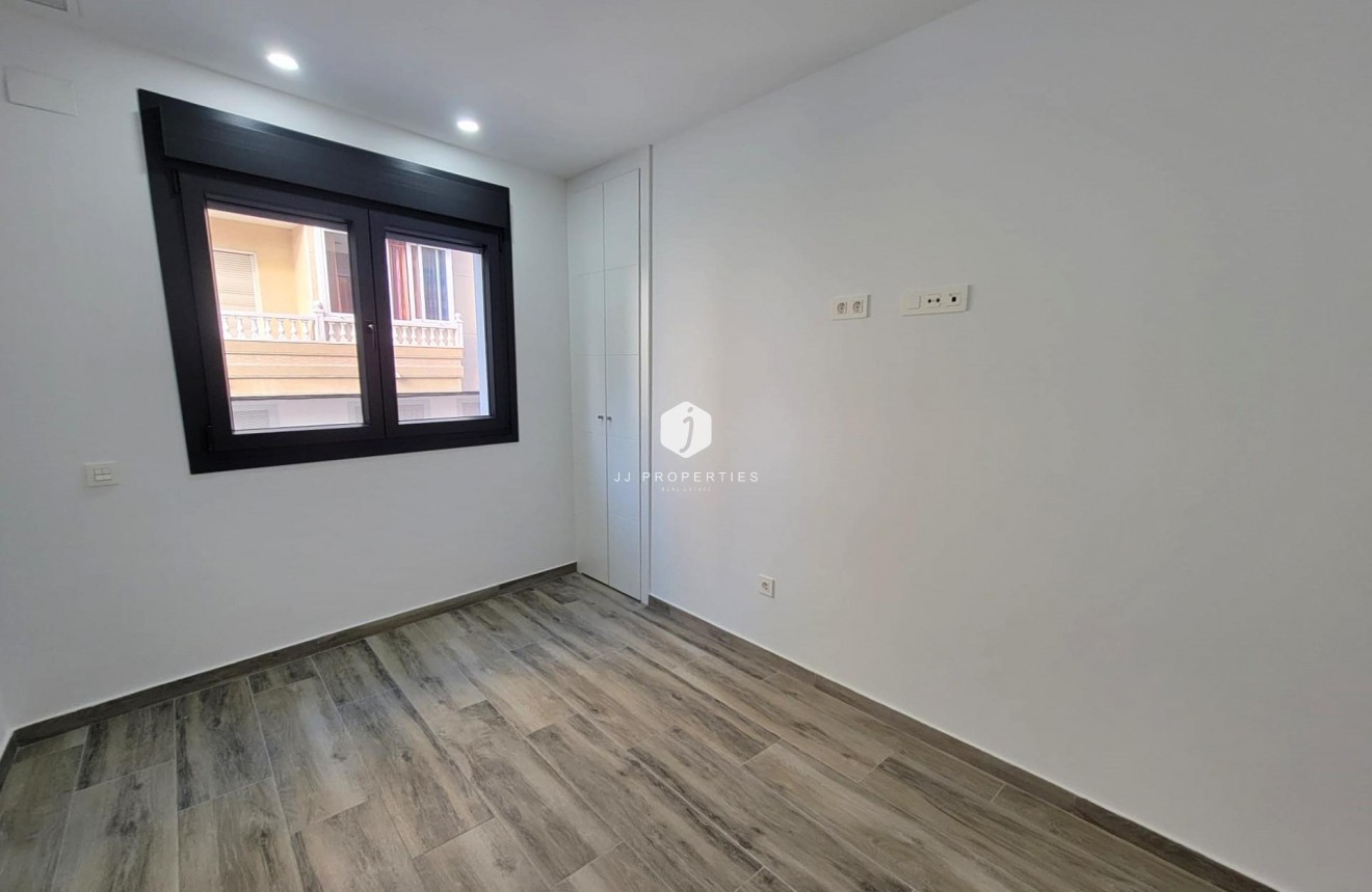 Tweedehands - Appartement / flat -
Torrevieja - Playa del Cura