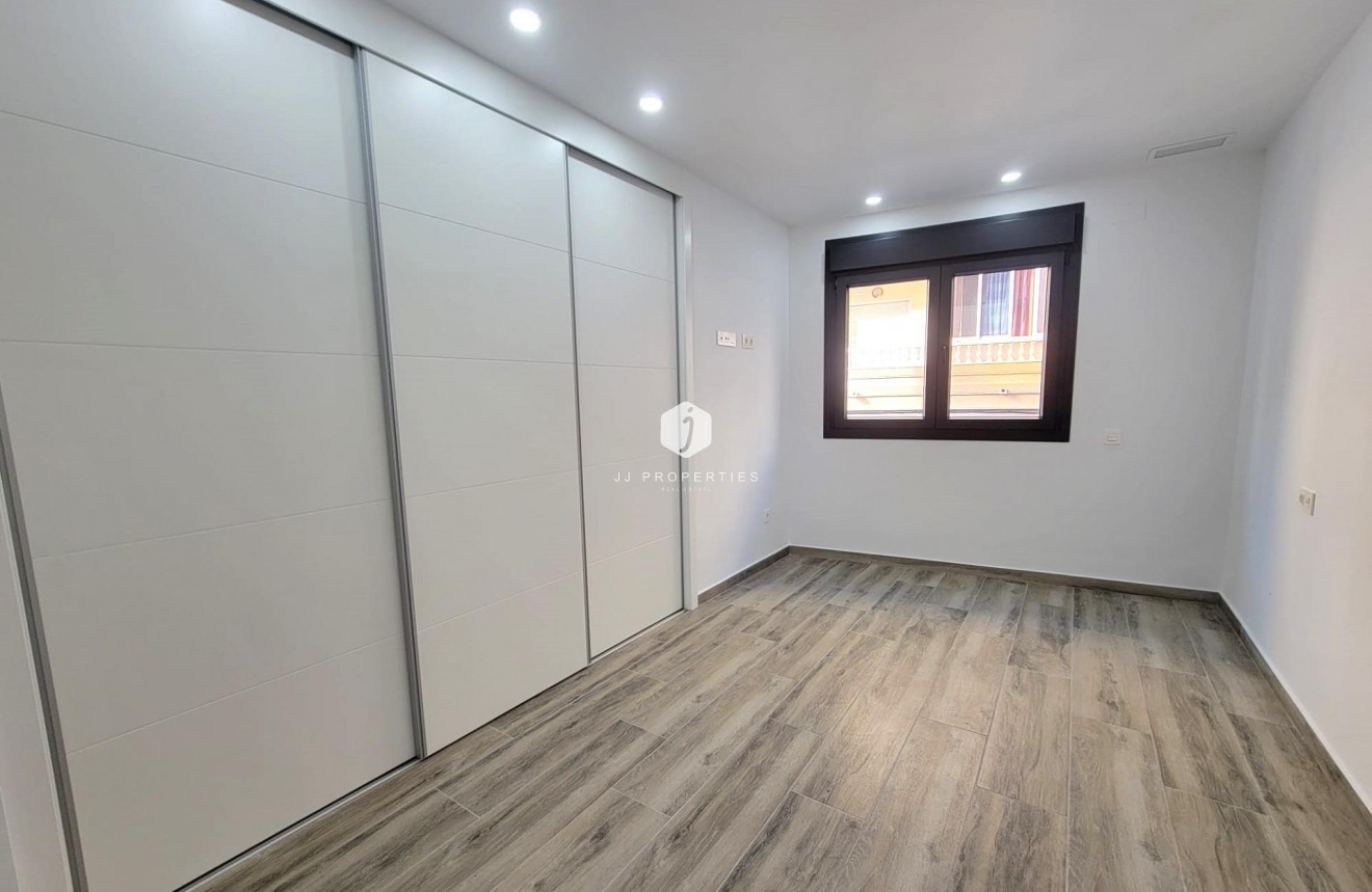 Tweedehands - Appartement / flat -
Torrevieja - Playa del Cura