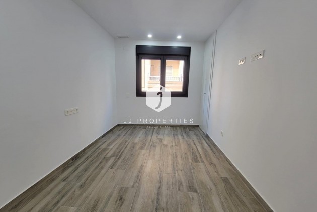 Tweedehands - Appartement / flat -
Torrevieja - Playa del Cura