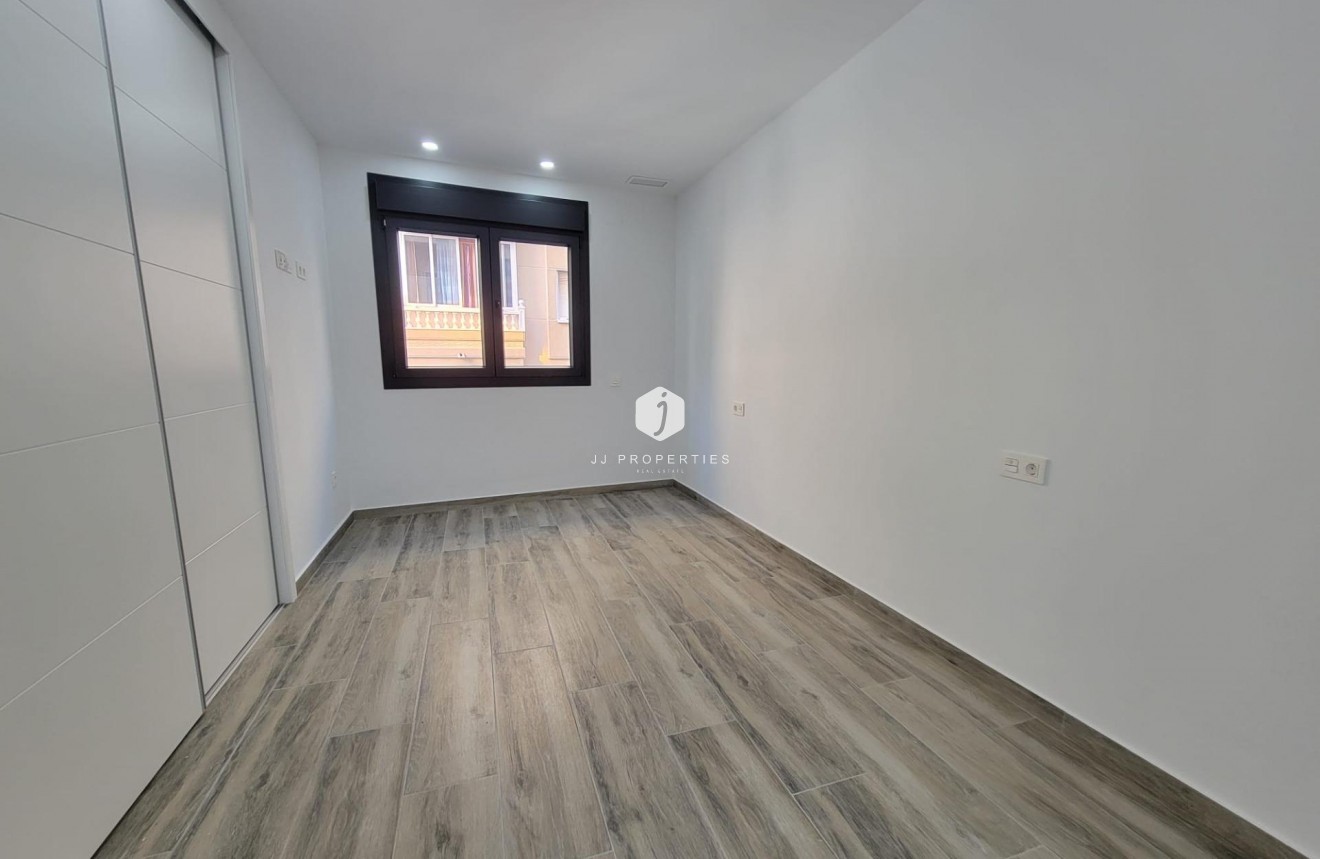 Tweedehands - Appartement / flat -
Torrevieja - Playa del Cura
