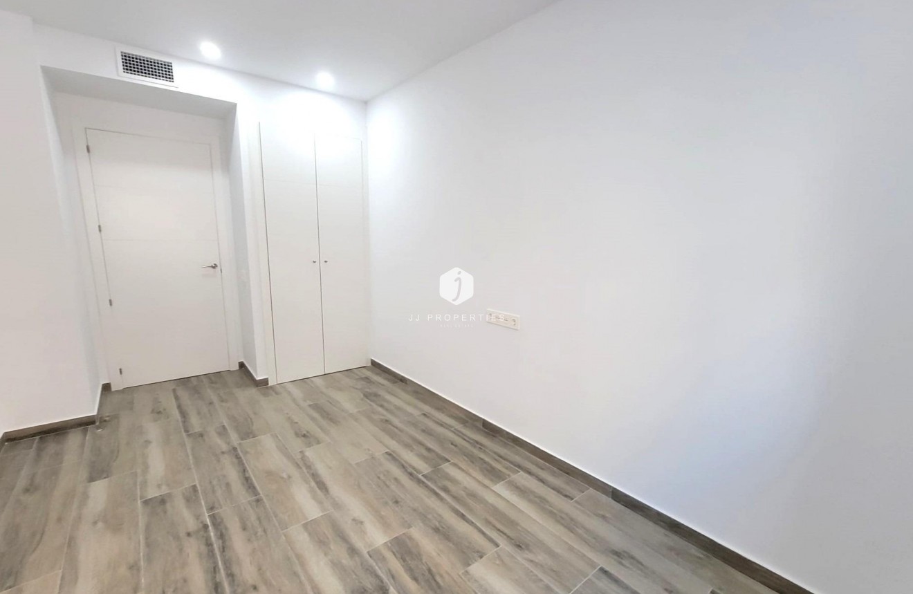 Tweedehands - Appartement / flat -
Torrevieja - Playa del Cura