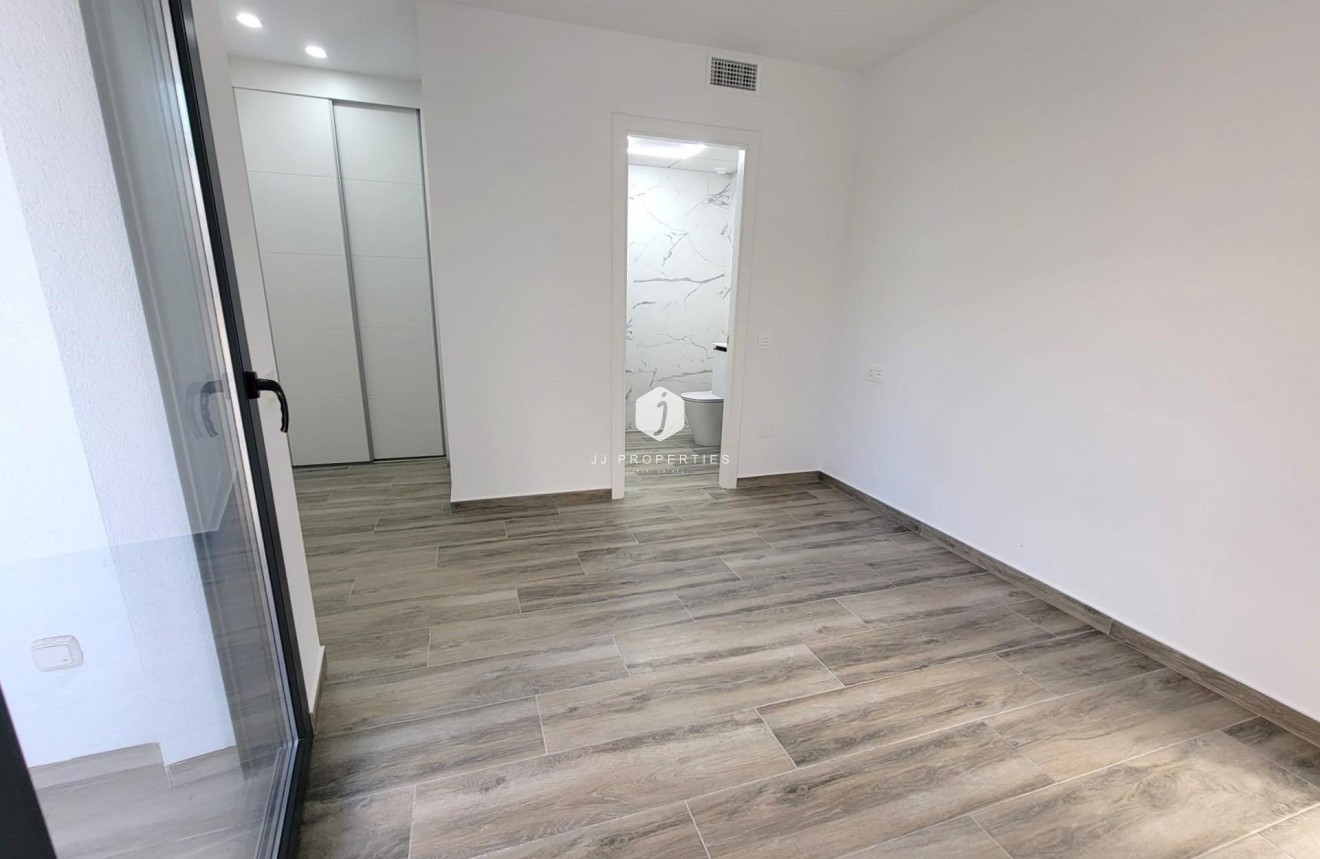 Tweedehands - Appartement / flat -
Torrevieja - Playa del Cura