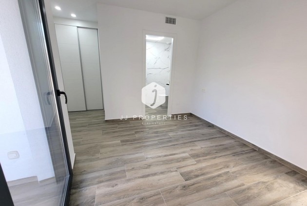 Tweedehands - Appartement / flat -
Torrevieja - Playa del Cura