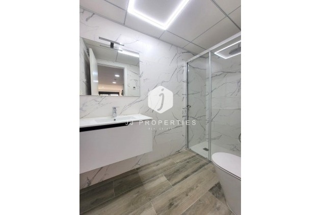 Tweedehands - Appartement / flat -
Torrevieja - Playa del Cura