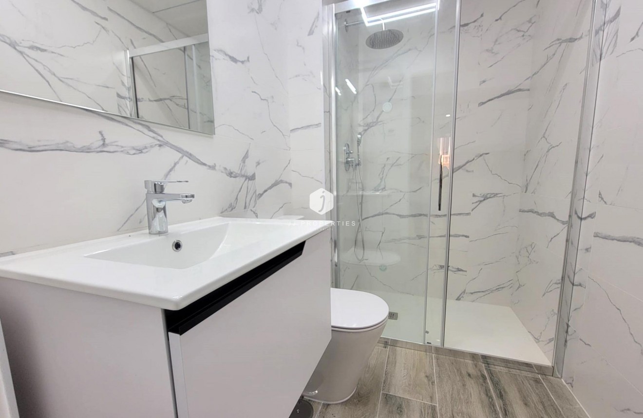 Tweedehands - Appartement / flat -
Torrevieja - Playa del Cura