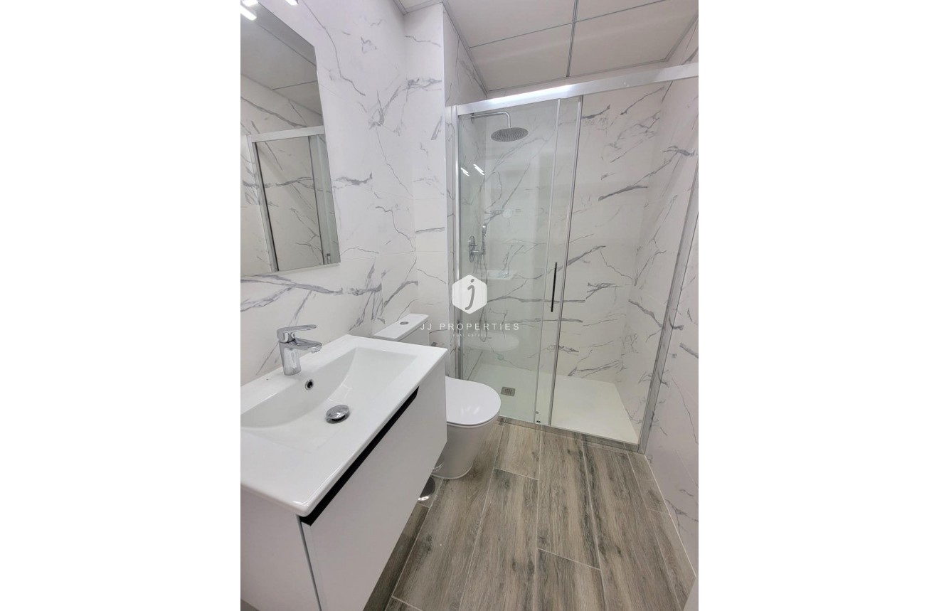 Tweedehands - Appartement / flat -
Torrevieja - Playa del Cura