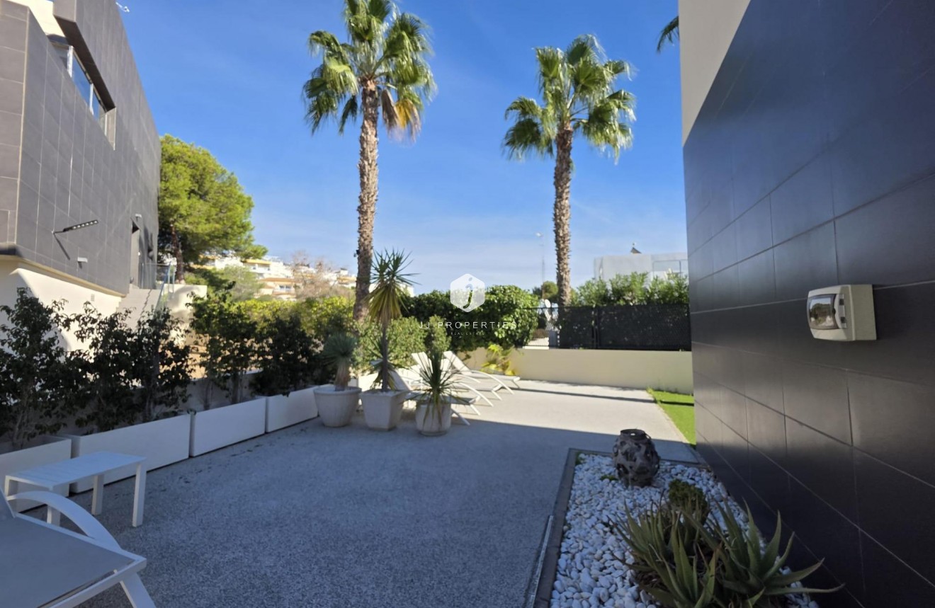 Tweedehands - Villa -
Orihuela Costa - Villamartín