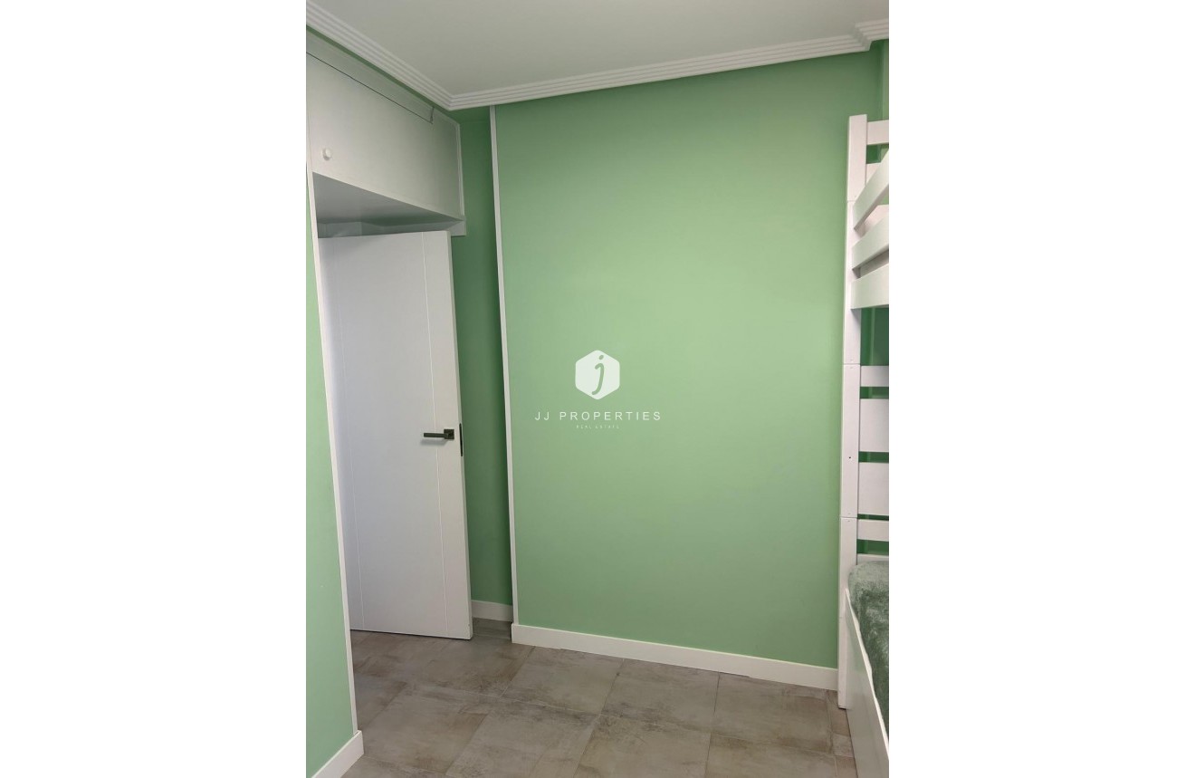 Tweedehands - Appartement / flat -
Torrevieja - Playa del Cura