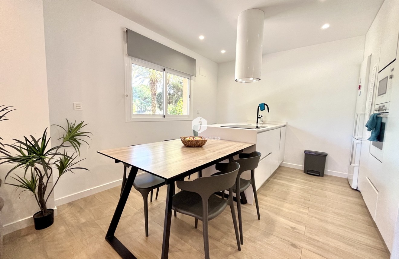 Tweedehands - Appartement / flat -
La Mata - Costa Blanca