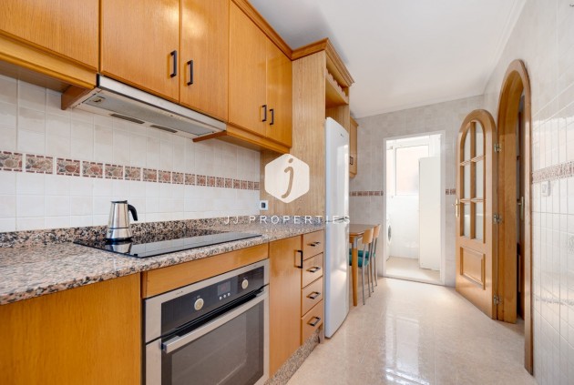 Z drugiej ręki - Mieszkanie w bloku -
Jacarilla - Inland