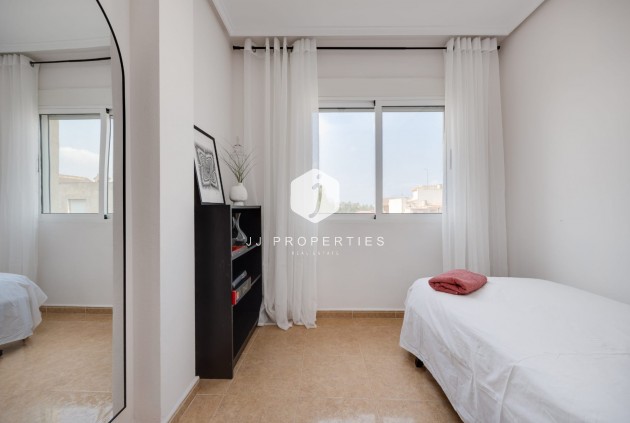 Z drugiej ręki - Mieszkanie w bloku -
Jacarilla - Inland