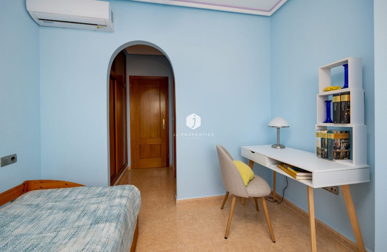 Z drugiej ręki - Mieszkanie w bloku -
Jacarilla - Inland