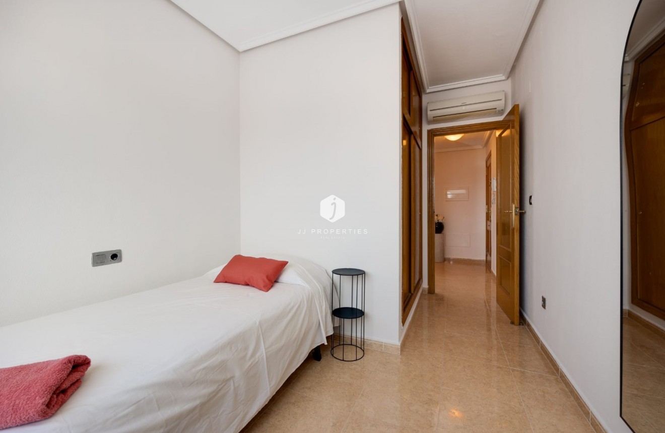 Z drugiej ręki - Mieszkanie w bloku -
Jacarilla - Inland