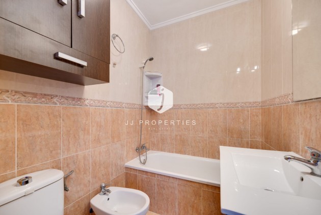 Z drugiej ręki - Mieszkanie w bloku -
Jacarilla - Inland