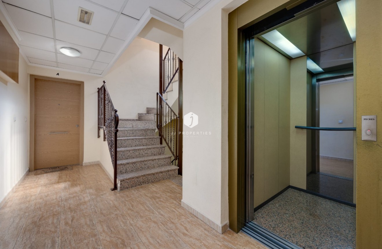 Z drugiej ręki - Mieszkanie w bloku -
Jacarilla - Inland