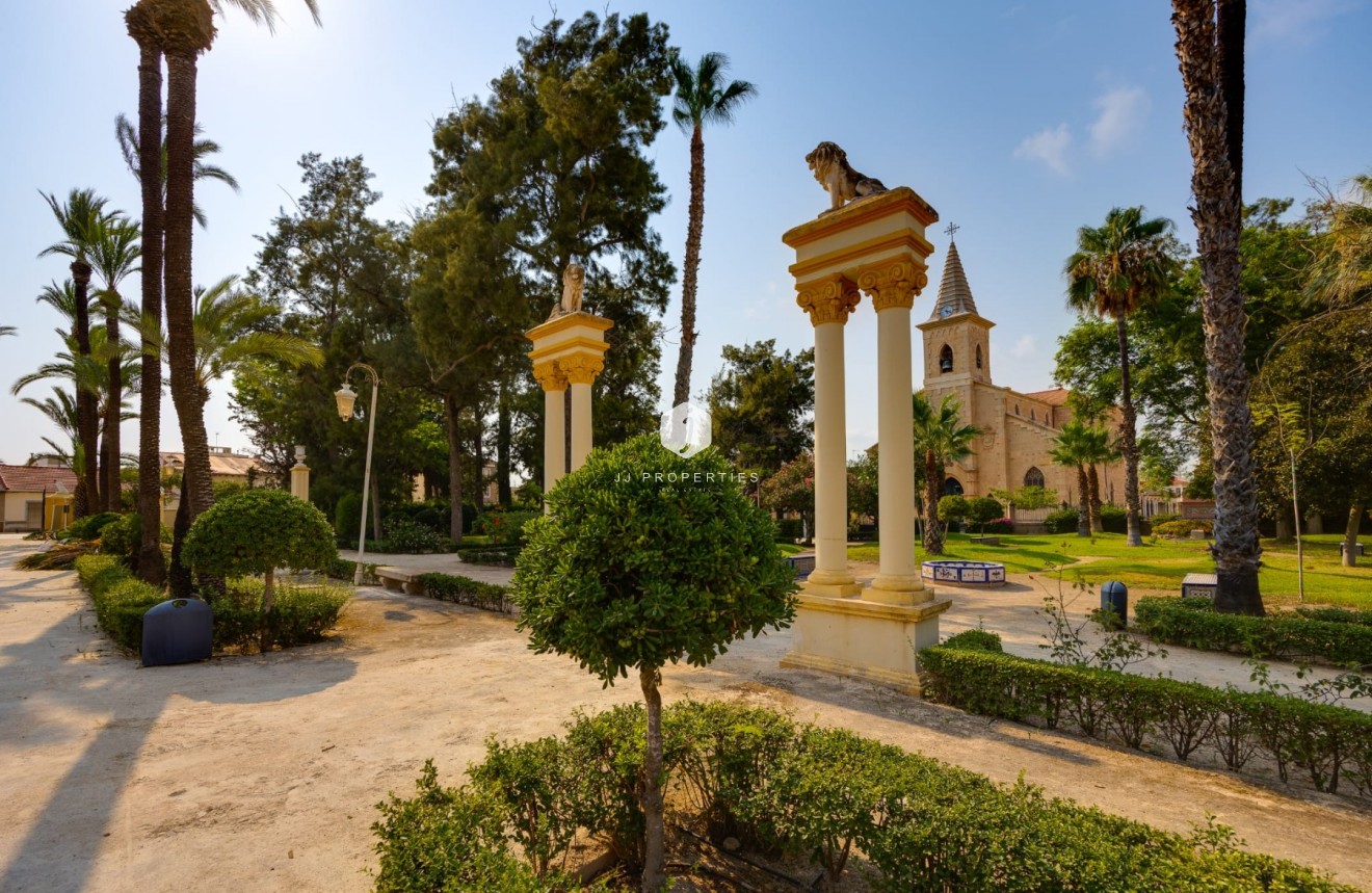 Z drugiej ręki - Mieszkanie w bloku -
Jacarilla - Inland