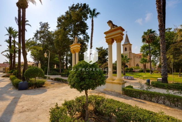 Z drugiej ręki - Mieszkanie w bloku -
Jacarilla - Inland