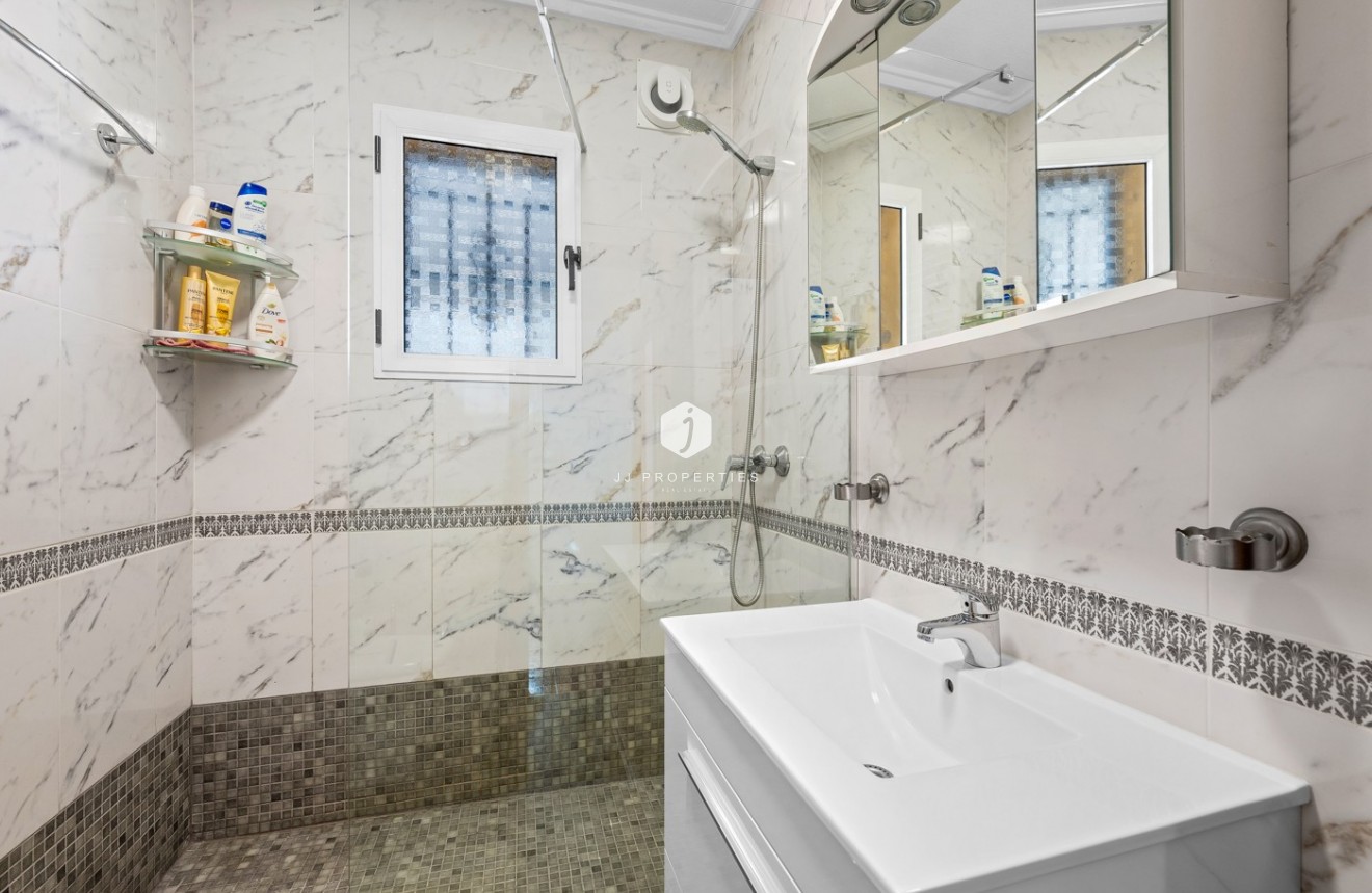 Tweedehands - Villa -
Torrevieja - Costa Blanca