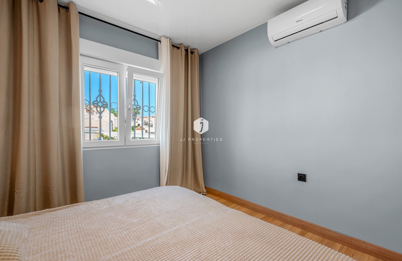 Tweedehands - Appartement / flat -
San Miguel de Salinas - Inland